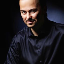 Stefan Kocán 飾演 Gremin