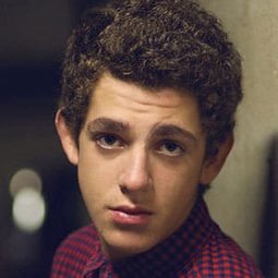 莉莉安·杜高斯 飾演 Oscar