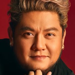 Ben Chalatit Tantiwut 飾演 Golffy