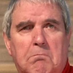 Galliano Sbarra 飾演 Music Hall Compere