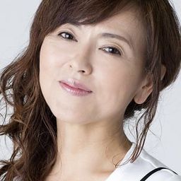 Michiko Ameku 飾演 