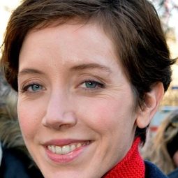 莎拉·吉哈度 飾演 Pascale Chavanges