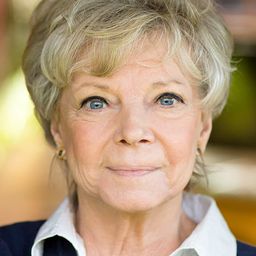 Grit Boettcher 飾演 Hilde