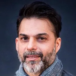 佩曼·莫阿迪 飾演 Jabir