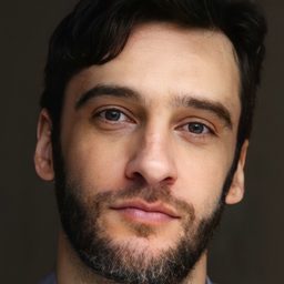 Ricardo Gelli 飾演 Miúdo