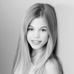 Hailey Shand 飾演 Lisa Mullens