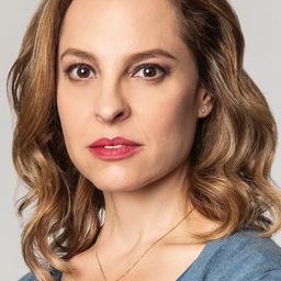 莫瑞娜·戴塔維拉 飾演 Carolina