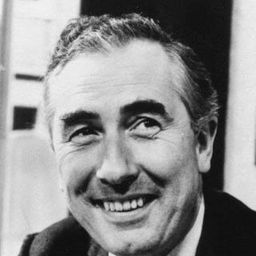 Peter Jones 飾演 Narrator