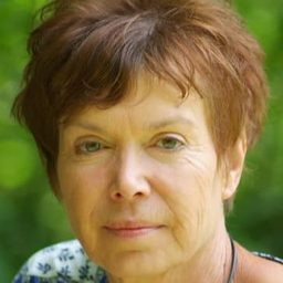 Beate Finckh 飾演 Maxi Brugger