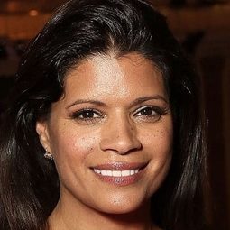 安德莉亞·娜菲道 - 芳魂蕩漾演員 飾演Catarina