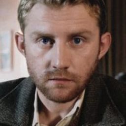 Klaudiusz Kaufmann 飾演 Karl