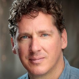 Jamie Lee-Hill 飾演 Nelson Nutmeg