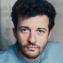 Camill Jammal 飾演 Mischa