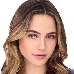 Charlotte McKee 飾演 Maddie Hall