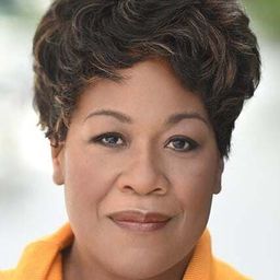 Natalie Carter 飾演 Hacienda Manager