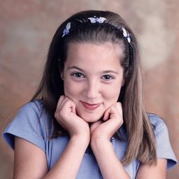 Marina Malota - 邪惡園丁演員 飾演Little Girl