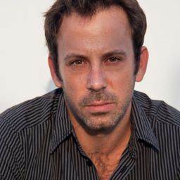 Yoel Rozenkier 飾演 Yochai