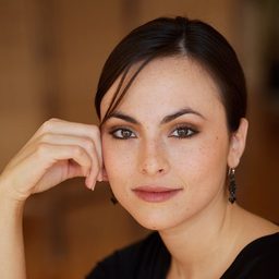 伊莎貝爾‧倫納德 飾演 Self - Host