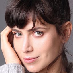 Mel Lisboa 飾演 Joana