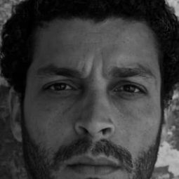 阿德爾·本謝裏夫 - 艾莉絲的闇影謎情演員 飾演Capitaine Malek Ziani