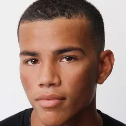 Daniel Puig 飾演 Coby Mardenborough