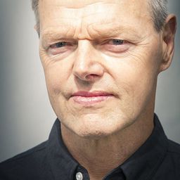 Bruce Hopkins 飾演 Eye Doctor