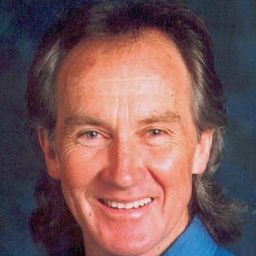 Peter McKenzie 飾演 Venture Crew