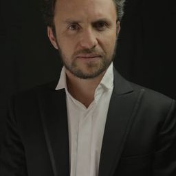 Jhon Álex Toro 飾演 