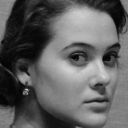 Ekaterina Yuspina 飾演 La Mère