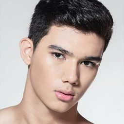 Jeff Smith - The Underdogs演員 飾演Bobi