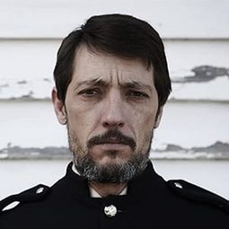 Xavier Gouault 飾演 Consoling Man