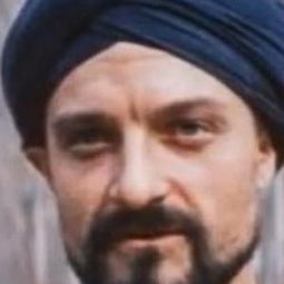 Nikolay Karpov 飾演 Otar