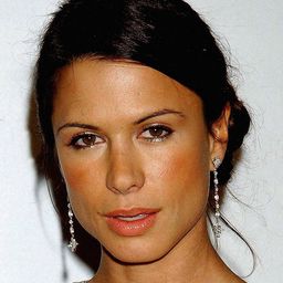 羅娜·麥卓拉 飾演 Erma