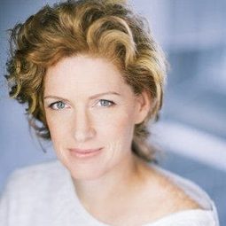 Colleen Wheeler 飾演 Farrah