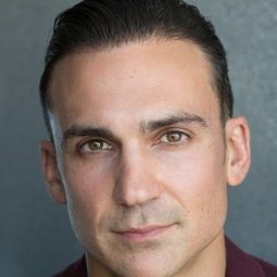 Henry Lloyd-Hughes - 冏男四賤客演員 飾演Mark Donovan
