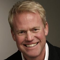 Kirk Baily - 家有貴客糗事多演員 飾演Stuart the Manager