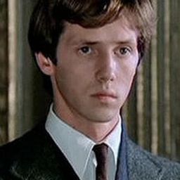 Danilo Mattei 飾演 Tino