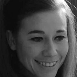 Janet Banzet 飾演 Girl in Park (uncredited)