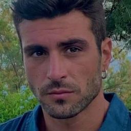 Francesco Bruni 飾演 Dylan