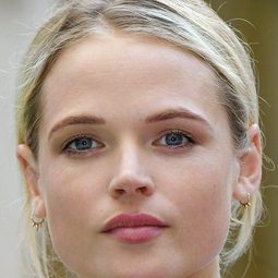 加布瑞拉·汪爾德 - 劍客聯盟：雲端之戰演員 飾演Constance