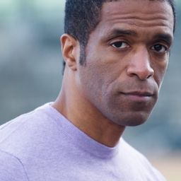 Christopher Harvey 飾演 Rick Ross