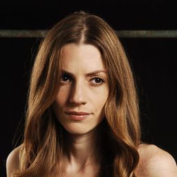 Neta Riskin 飾演 Naomi