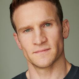 Claybourne Elder 飾演 Jake Hunter