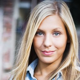 Katelyn Mager - 轟天諜戰演員 飾演Taylor