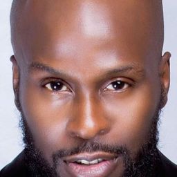 伊克楚庫·昂恩納谷 飾演 Chuks