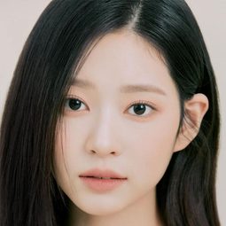 金玟周 飾演 Herself