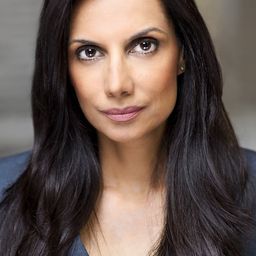 桑妮雅·迪倫·塔莉 飾演 Veena