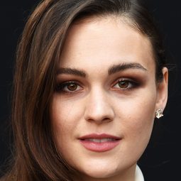 蘇菲·斯凱爾頓 飾演 Margaret