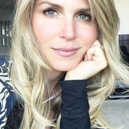 Susana Werner 飾演 Senhorita Agá