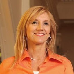 Debbi Burns 飾演 Office Worker at Christmas Party